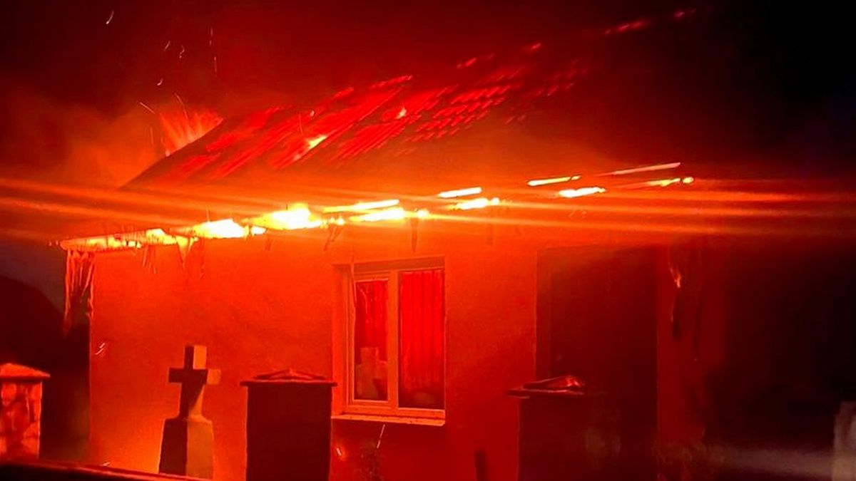 Вдосвіта на Прикарпатті знову палав магазин