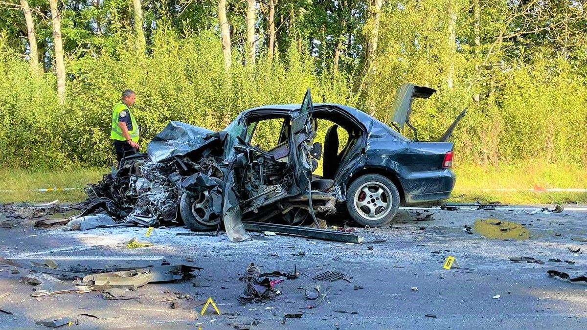 Виїхав на зустрічну: деталі моторошної ДТП на Прикарпатті із летальними наслідками