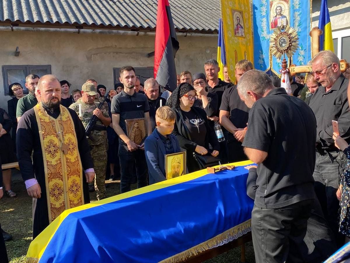 Городенківщина провела в останню дорогу Героя Івана Бундзяка 6