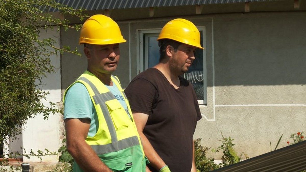 Волонтери організації "Свідки Єгови" відновлюють на Коломийщині будинок загиблого від "Кинджалу" Володі Балабаника 3