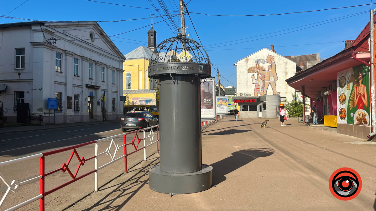 Рекламні тумби по 40 тис грн встановлюють в Коломиї: першу встановили в центрі 2