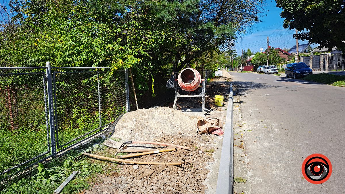 Як просуваються ремонти тротуарів на вул. Довбуша в Коломиї 1