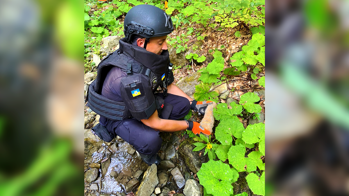 У Коломийському районі піротехніки знешкодили боєприпаси часів ІІ Світової війни 2