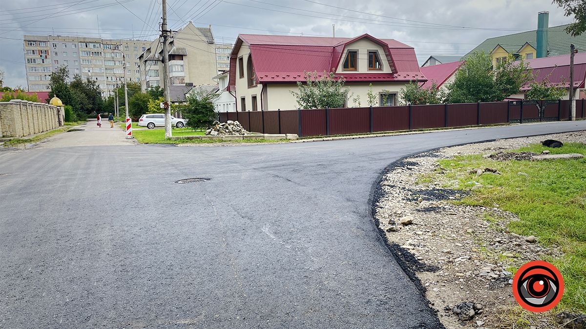 Свіжий асфальт постелили ще в одному мікрорайоні Коломиї 2