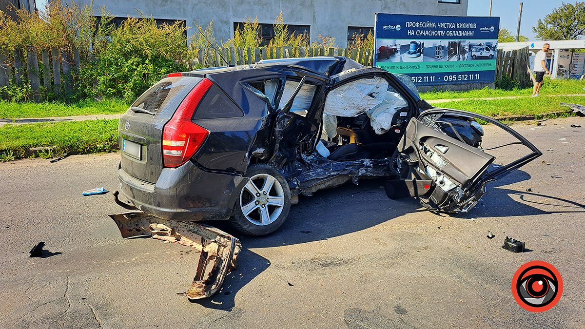 У Коломиї зіткнулися два легковика, водії ушпиталені 8
