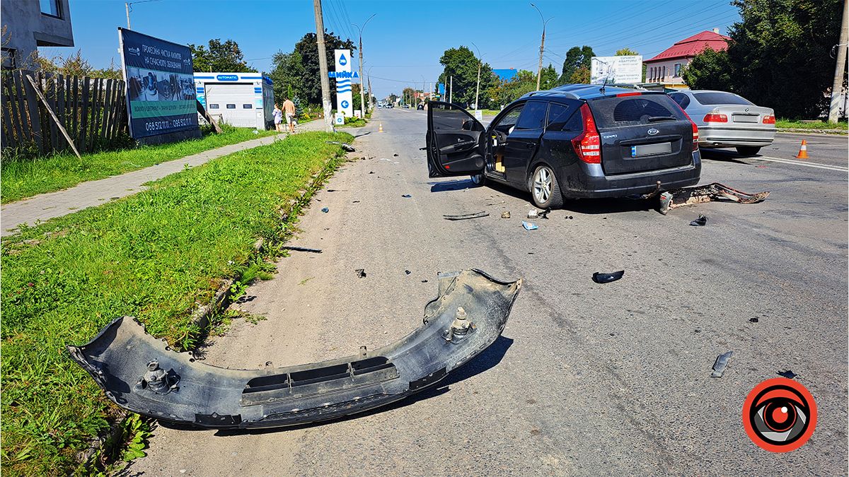 У Коломиї зіткнулися два легковика, водії ушпиталені 6