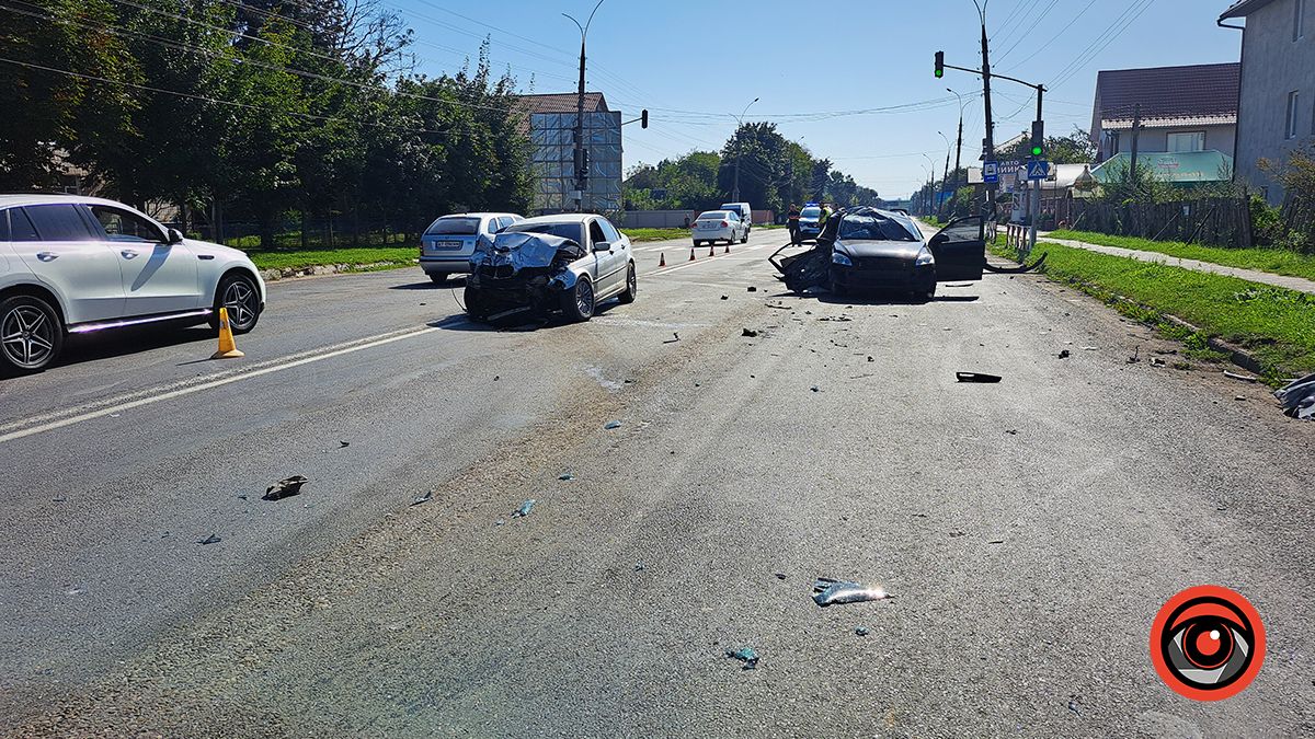 У Коломиї зіткнулися два легковика, водії ушпиталені 2