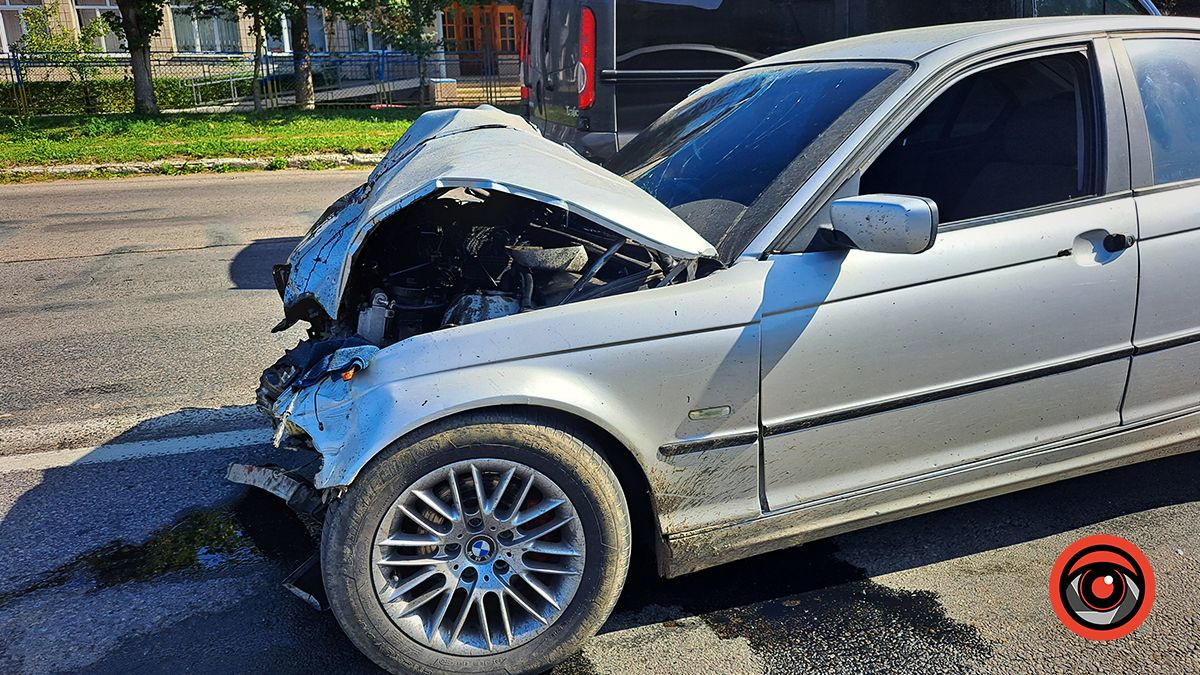 У Коломиї зіткнулися два легковика, водії ушпиталені 3