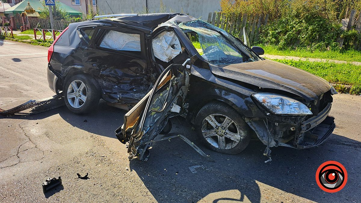 У Коломиї зіткнулися два легковика, водії ушпиталені 5