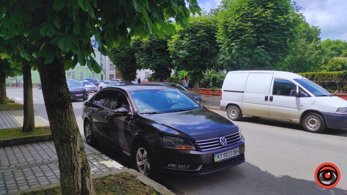 Червень 2023 р. Автівку ратуші оштрафували за порушення правил паркування