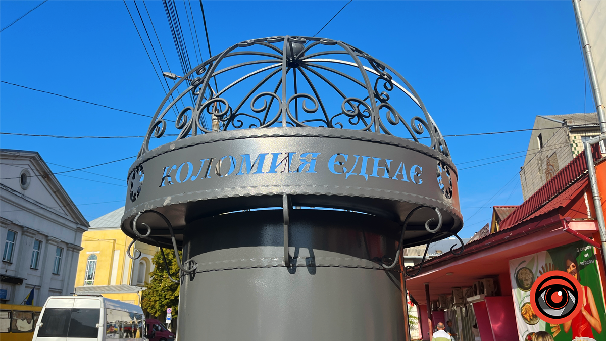 Рекламні тумби по 40 тис грн встановлюють в Коломиї: першу встановили в центрі 1