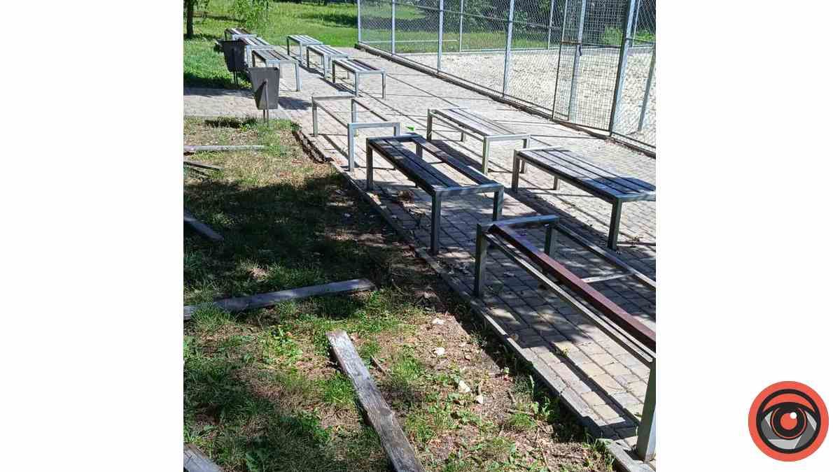 Що наробили юні вандали у парку Городенки