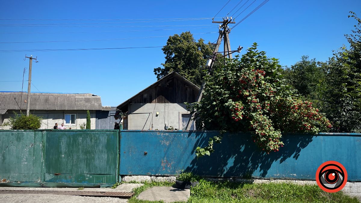 Волонтери організації "Свідки Єгови" відновлюють на Коломийщині будинок загиблого від "Кинджалу" Володі Балабаника 2