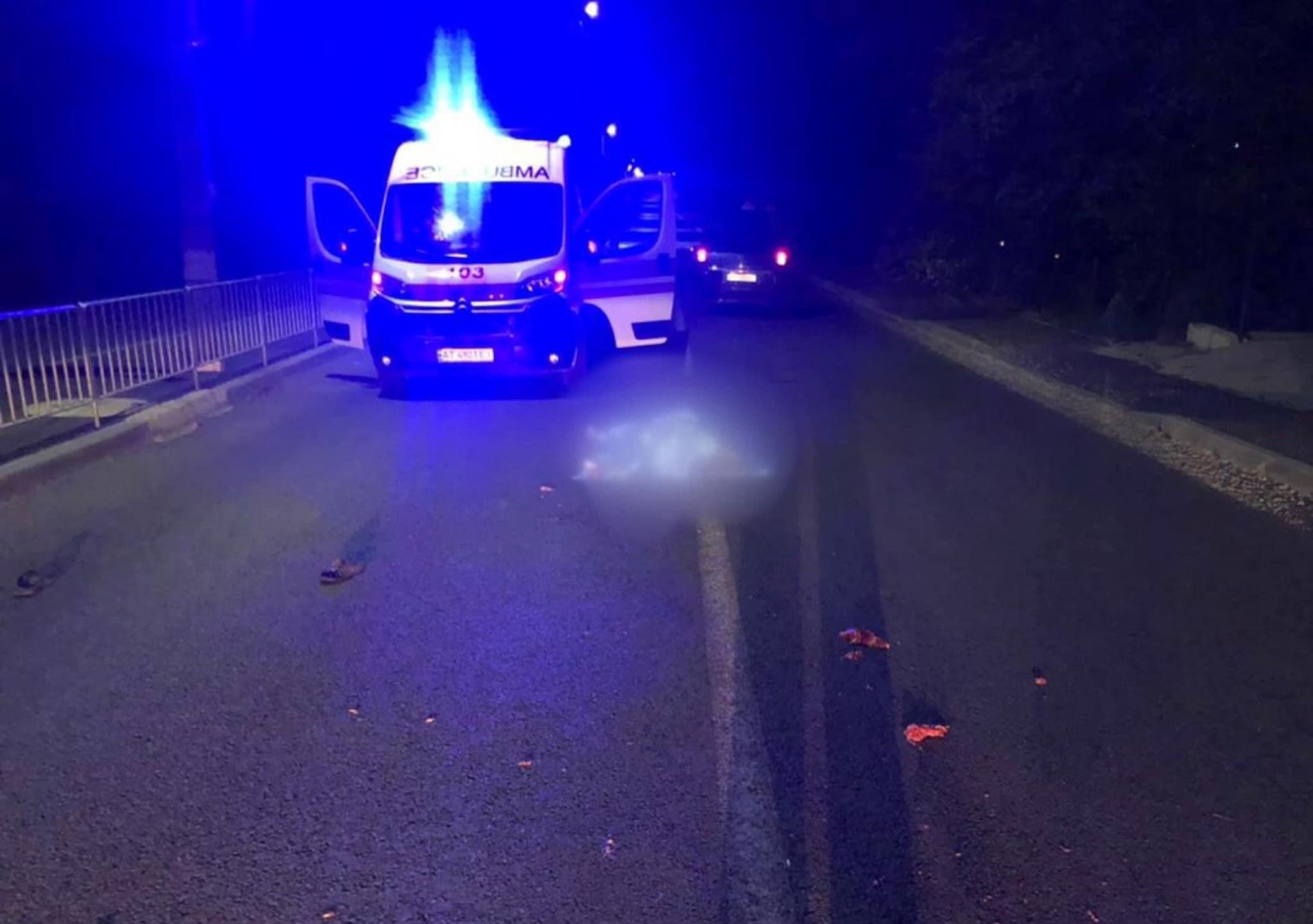 В Гвіздці автівка переїхала 27-річного чоловіка, який лежав на дорозі 1