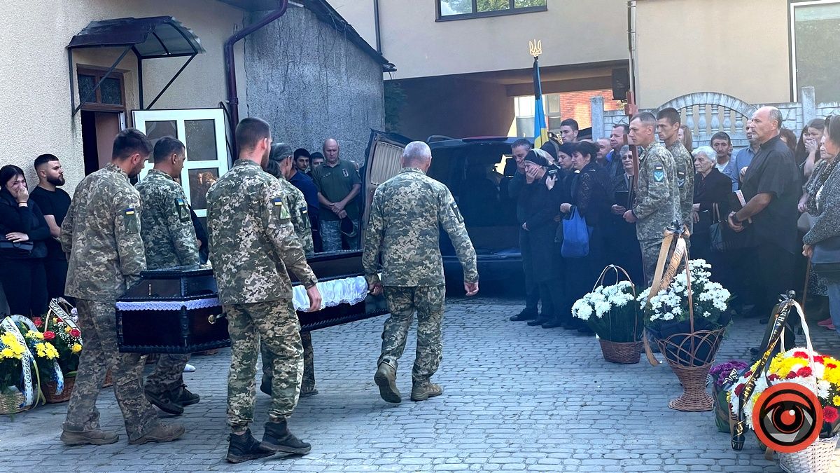 Коломия попрощалася із 23-річним військовим Любомиром Бойчуком
