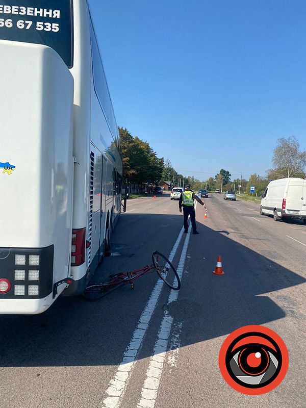 Знову ДТП із велосипедистом: біля Коломиї під колеса автобуса потрапив пенсіонер 1