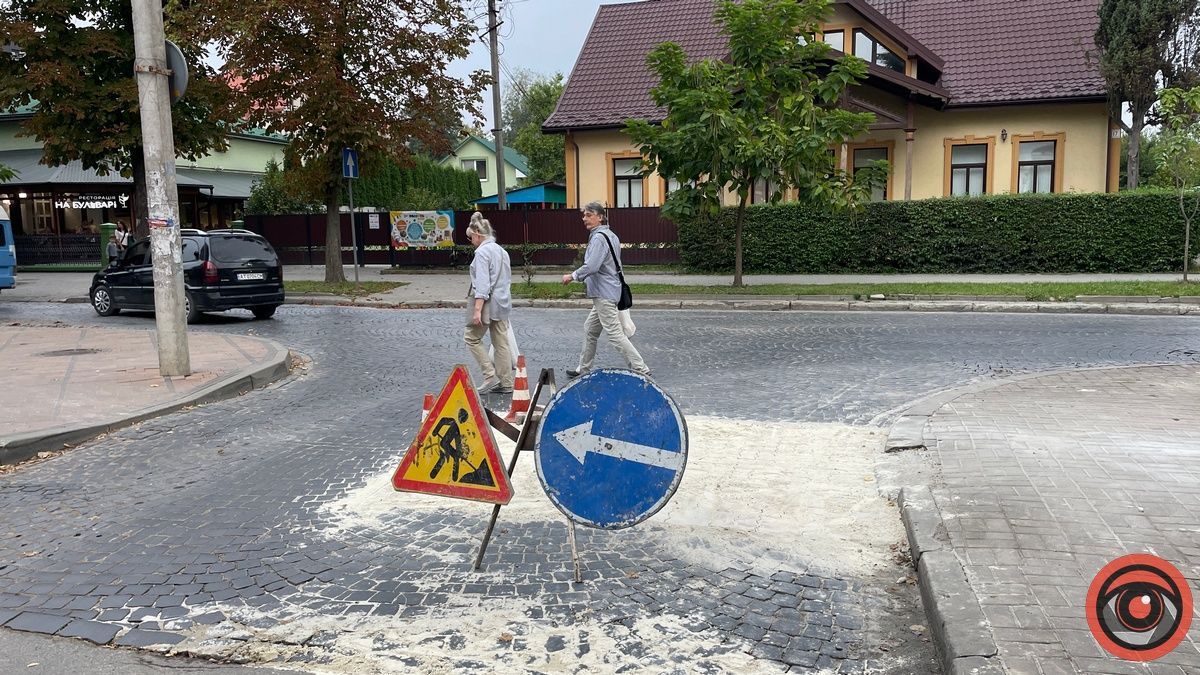 Ще одну історичну вулицю Коломиї спіткали "зеброві перевтілення" 2
