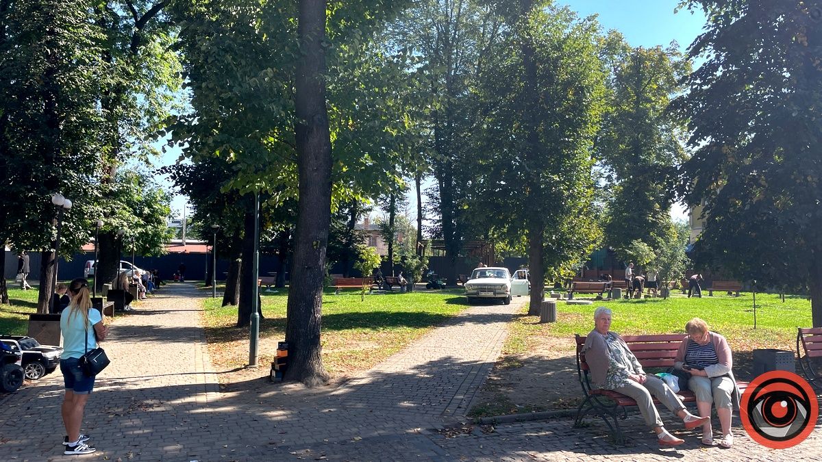 У студентському сквері Коломиї обнова 6