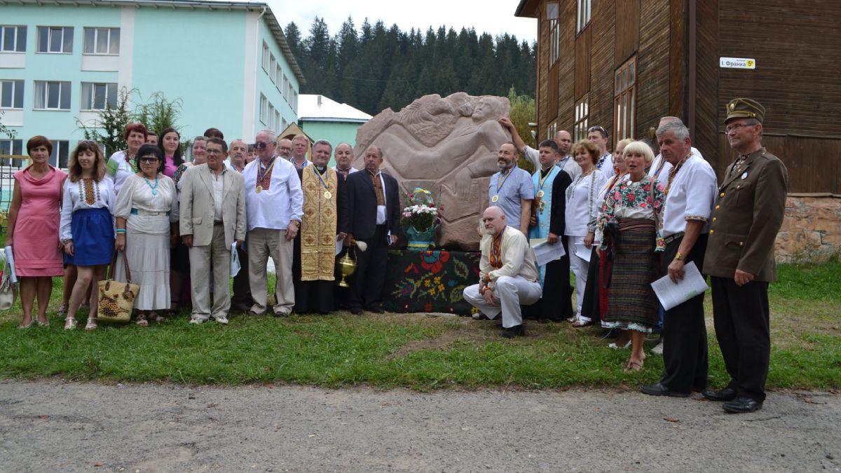 Відкриття пам’ятника. Фото: Верховинська районна державна адміністрація