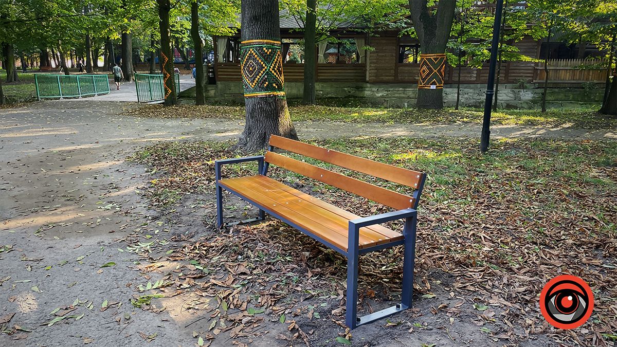 У міському парку встановили нові лавки 1