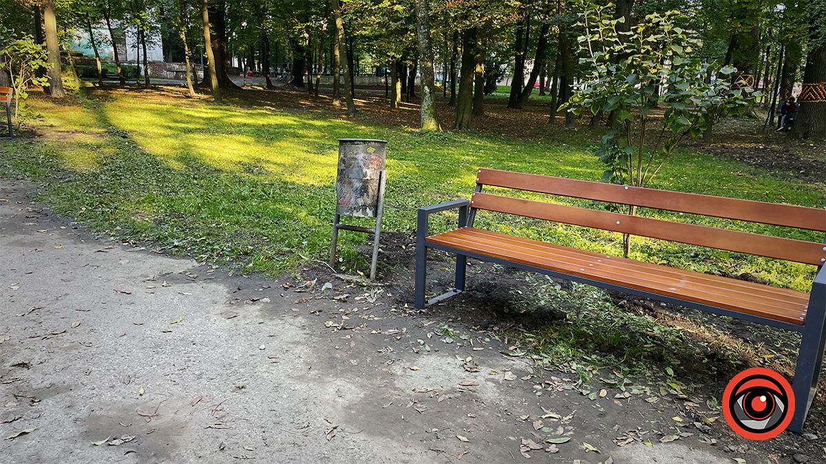 У міському парку встановили нові лавки 2