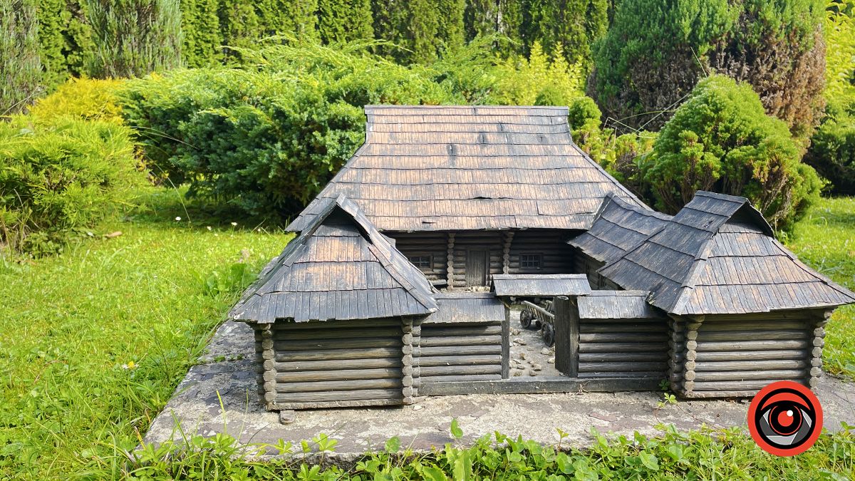 гуцульська хата-ґражда, мініатюра