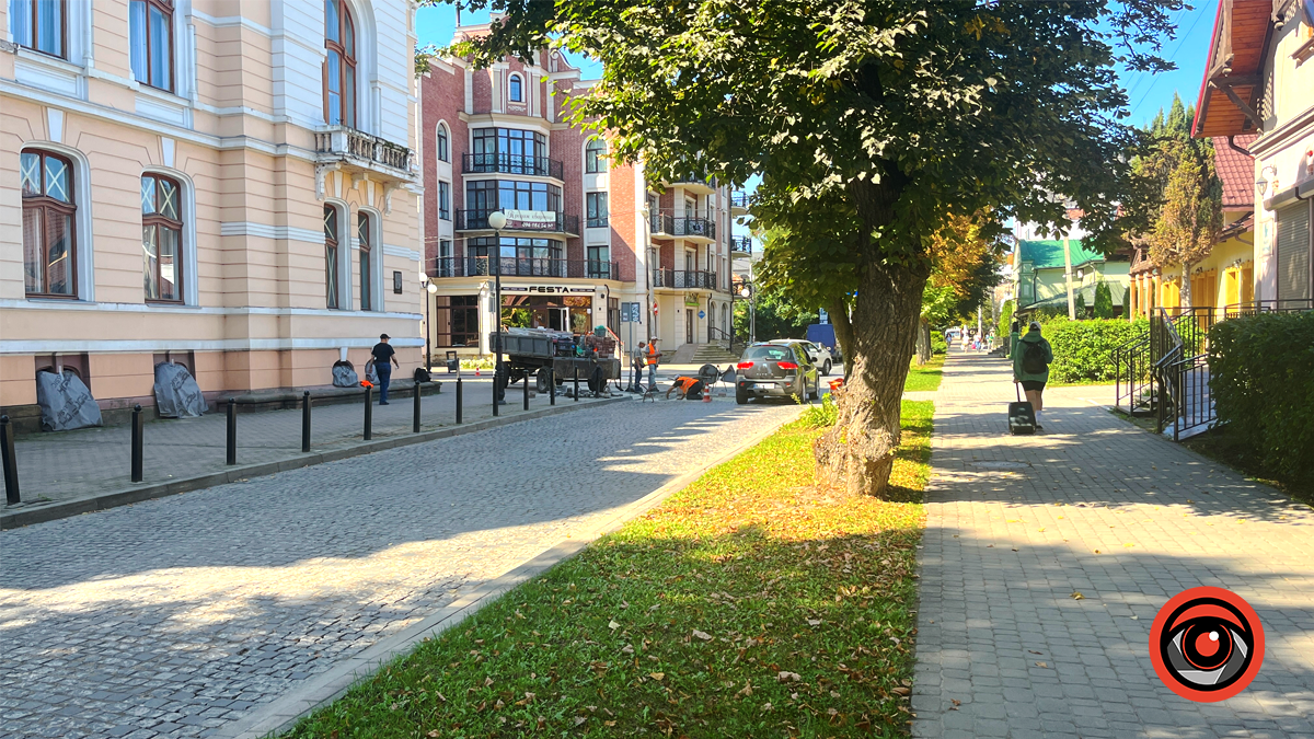 Плюс один: на бульварі Лесі Українки облаштовують черговий "кольоровий перехід"