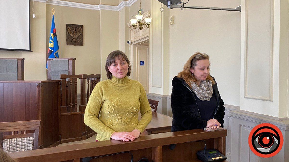 Зліва, в. о. начальника управління освіти Коломийської міської ради Вікторія Гриджук