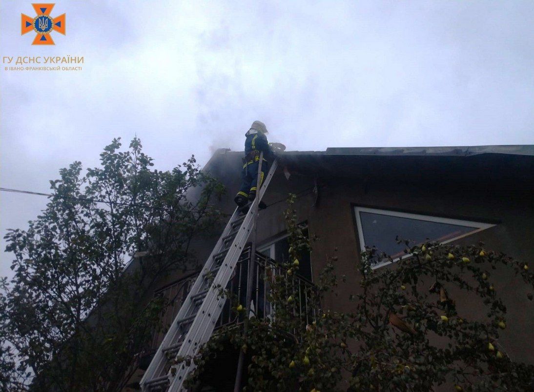 На Косівщині від вогню рятували магазин 2