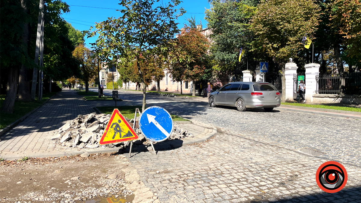 Вже третій: у Коломиї на бульварі Лесі Українки облаштовують черговий пішохідний перехід 1