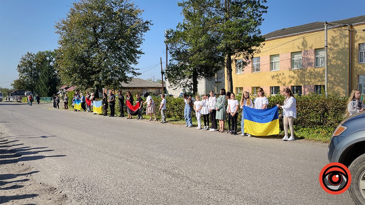 До рідного дому на Коломийщині назавжди повернувся Герой Олександр Козюк 9