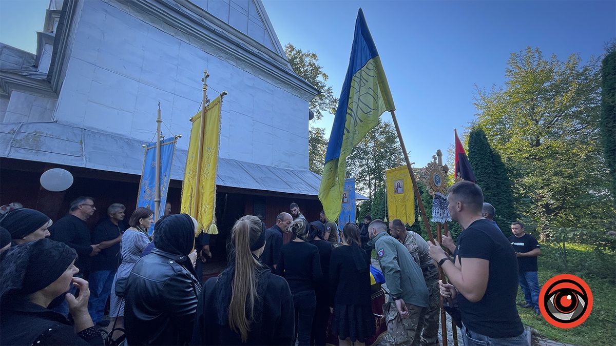 Коломийщина попрощалася із бійцем штурмової бригади "Лють" Олександром Козюком 11