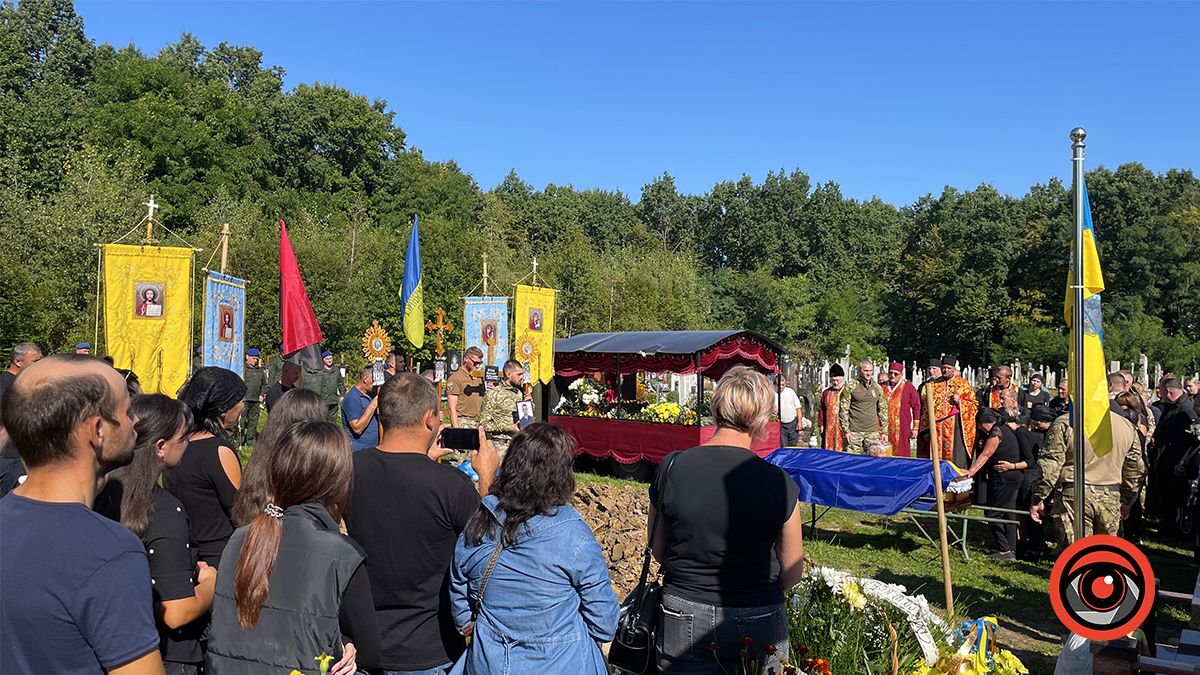 Коломийщина попрощалася із бійцем штурмової бригади "Лють" Олександром Козюком 12