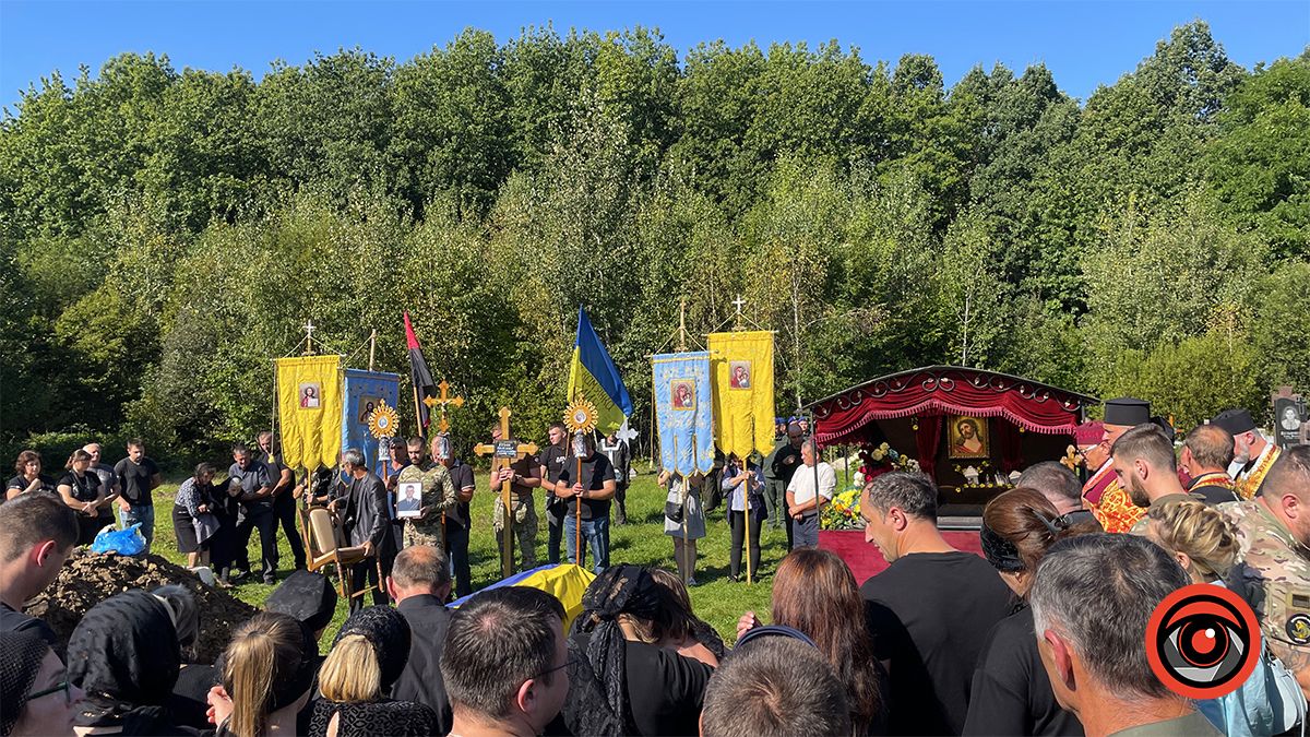 Коломийщина попрощалася із бійцем штурмової бригади "Лють" Олександром Козюком 13