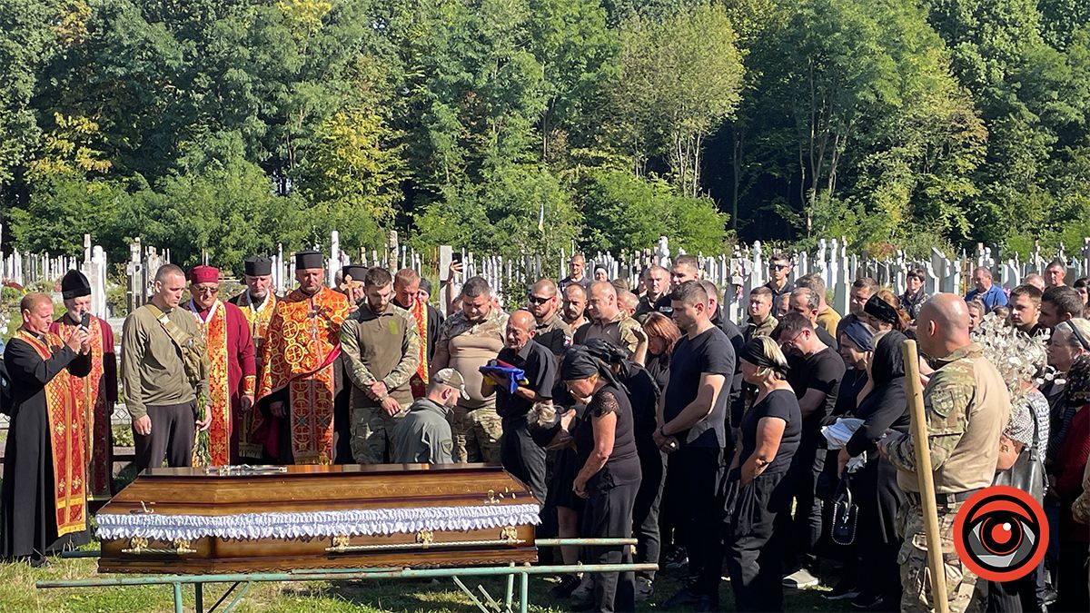 Коломийщина попрощалася із бійцем штурмової бригади "Лють" Олександром Козюком 16