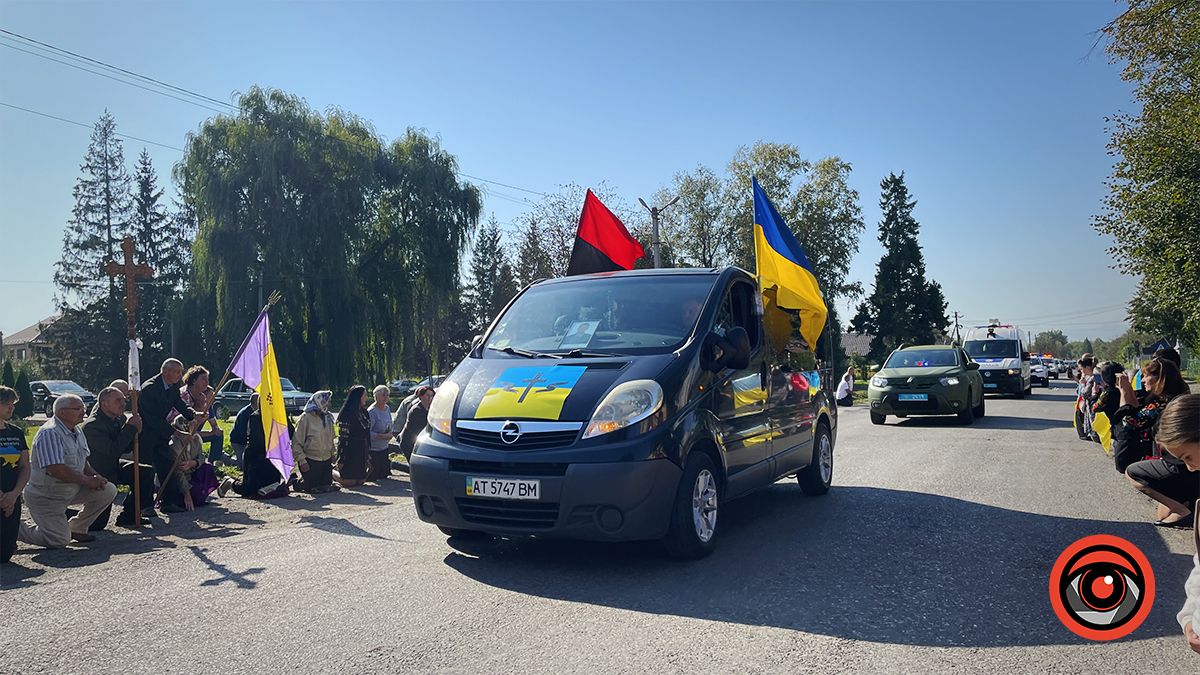 До рідного дому на Коломийщині назавжди повернувся Герой Олександр Козюк 6
