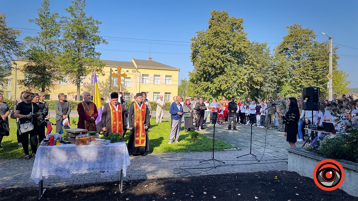 У П'ядиках вручили медалі рідним загиблих воїнів з громади 10