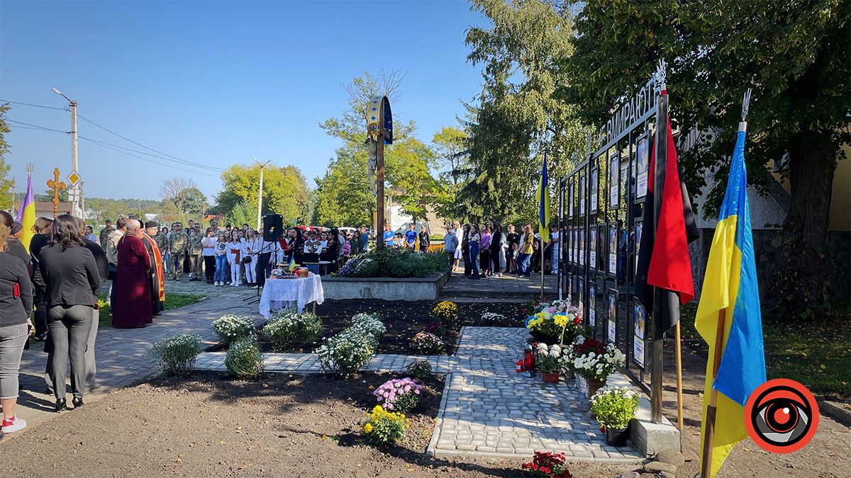 У П'ядиках вручили медалі рідним загиблих воїнів з громади 12