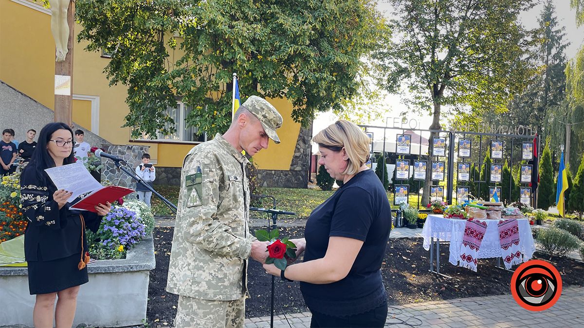 У П'ядиках вручили медалі рідним загиблих воїнів з громади 7