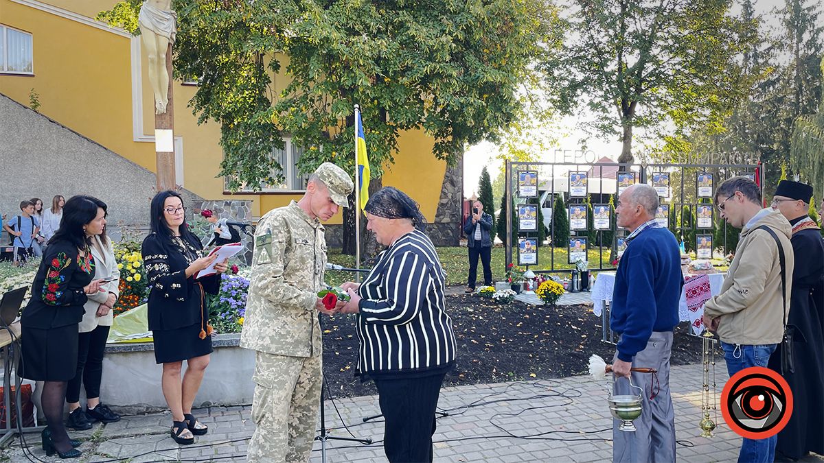 У П'ядиках вручили медалі рідним загиблих воїнів з громади 5