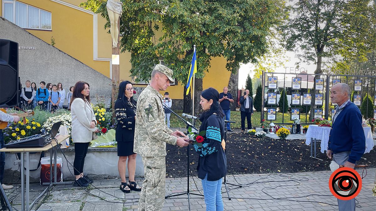 У П'ядиках вручили медалі рідним загиблих воїнів з громади 2