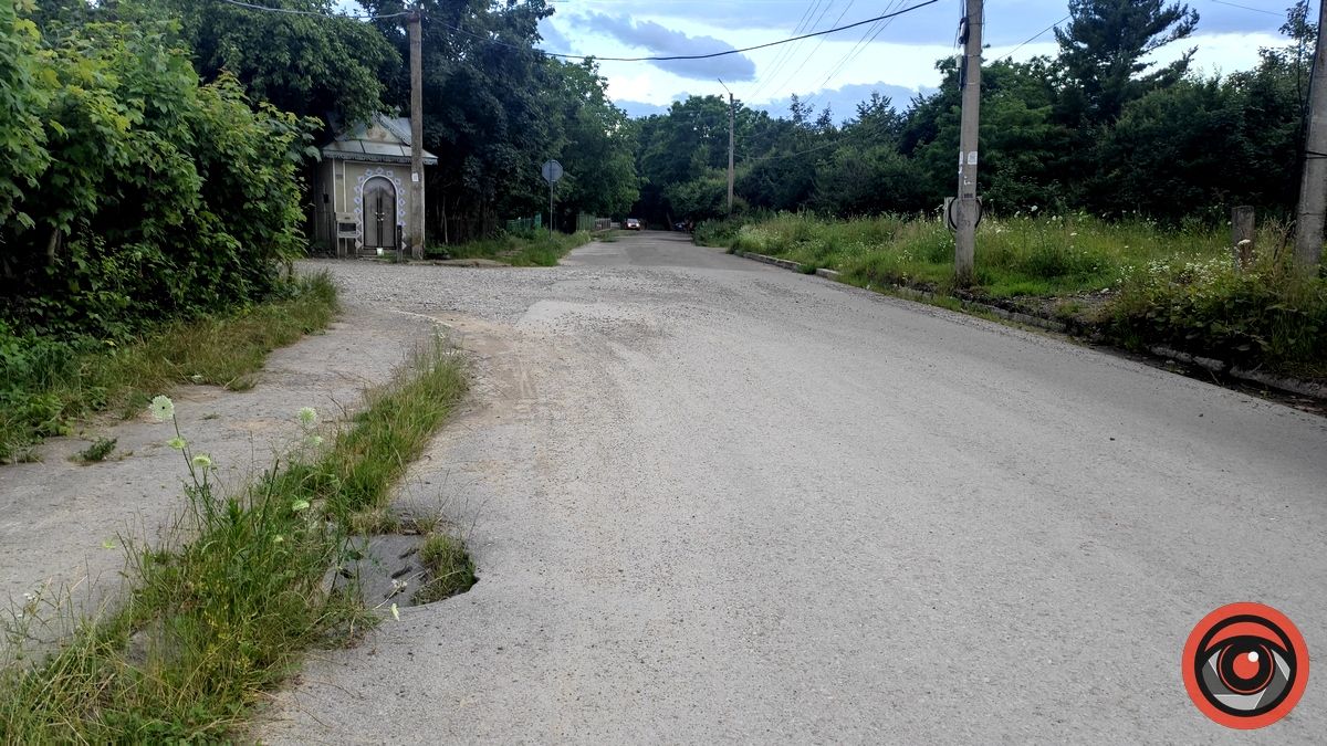 Краще оминути: люки вул. Староміської провалюються 2