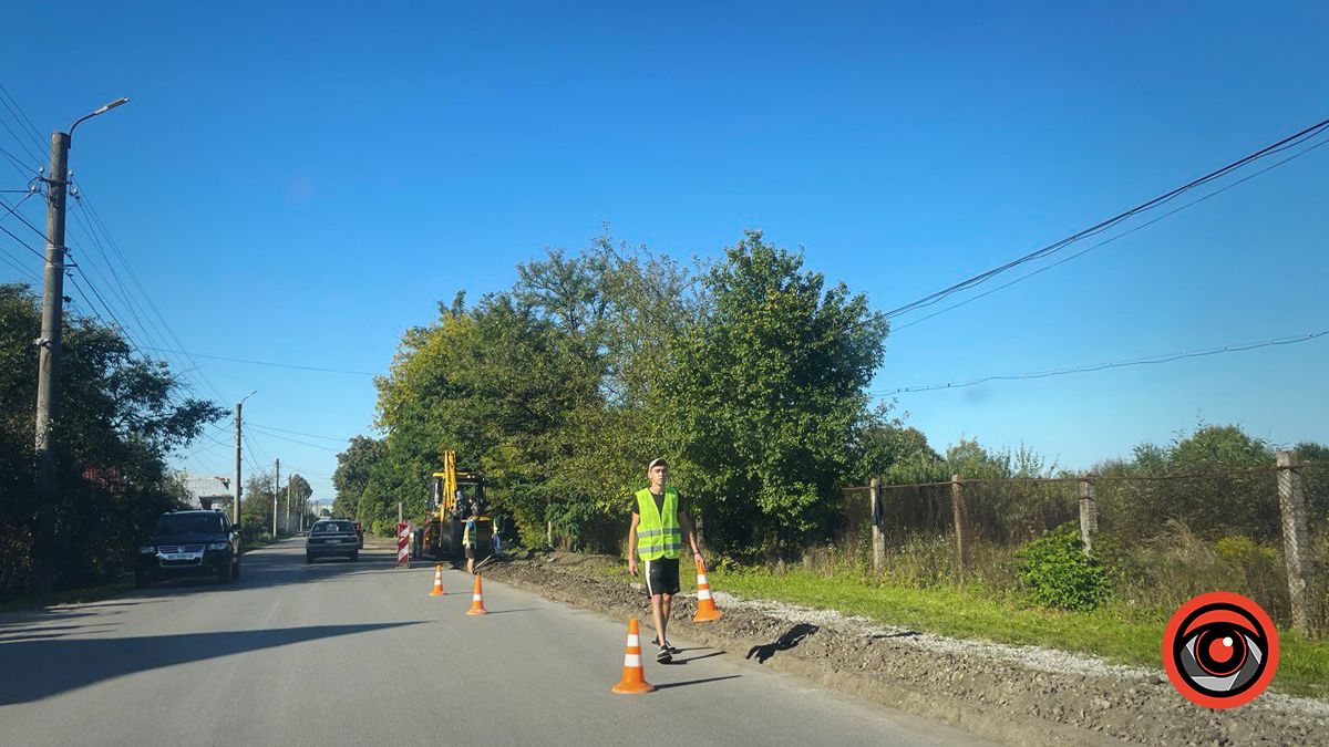 На вул. Петлюри у Коломиї почали робити тротуари за майже 3 млн грн 2