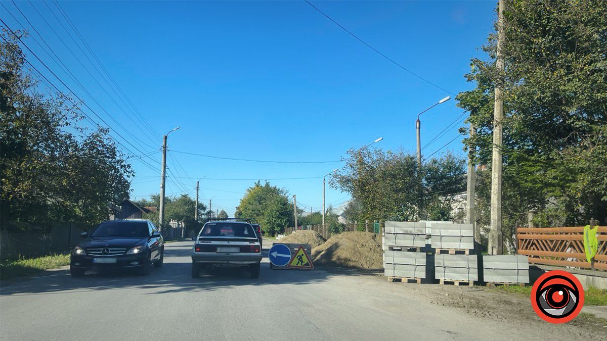 На вул. Петлюри у Коломиї почали робити тротуари за майже 3 млн грн