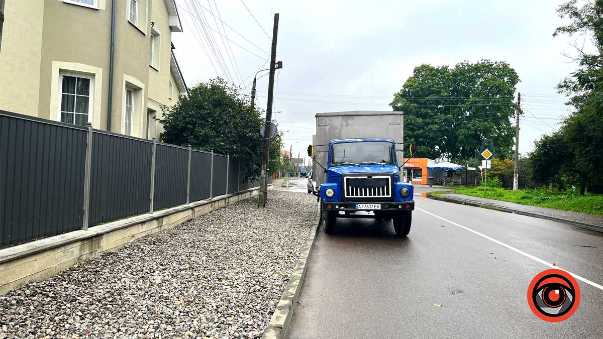 До уваги водіїв! На частині вулиці Міцкевича ускладнено рух через ремонт тротуару 2