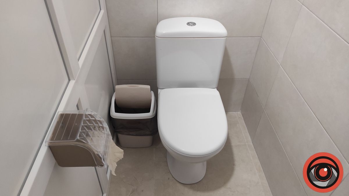 Користування туалетом-мільйонником у міському парку Коломиї виявилося платним 3