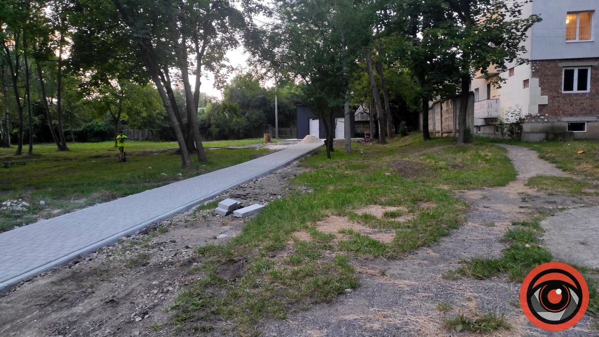 Користування туалетом-мільйонником у міському парку Коломиї виявилося платним