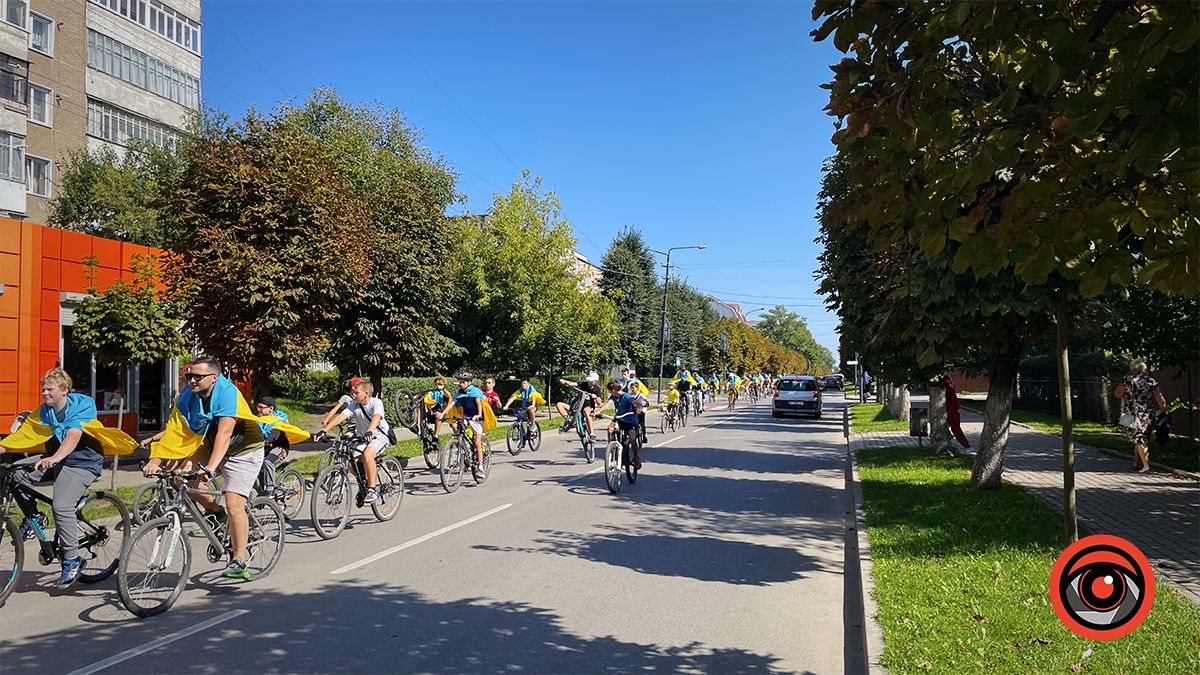 У Коломиї десятки велосипедистів проїхалися містом із прапорами | Фоторепортаж 13
