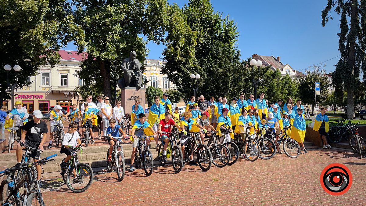 У Коломиї десятки велосипедистів проїхалися містом із прапорами | Фоторепортаж 2