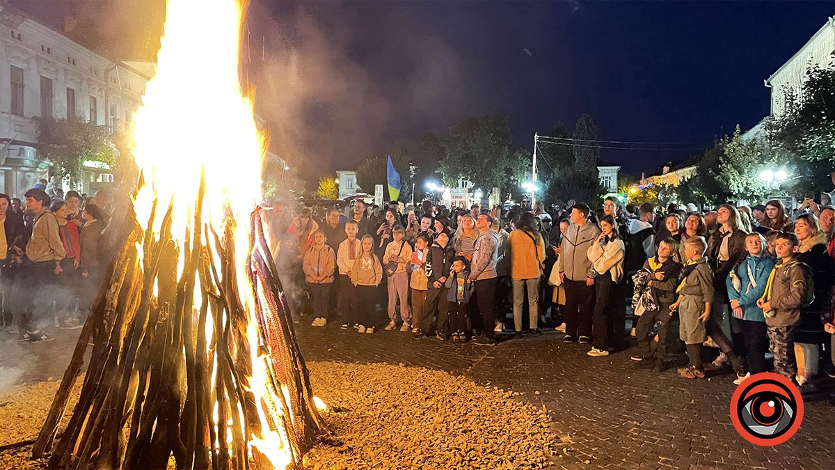 Традиційна ватра на Покрови в Коломиї: фоторепортаж 10